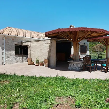 Wild Fig Retreat Alati Guest house *
